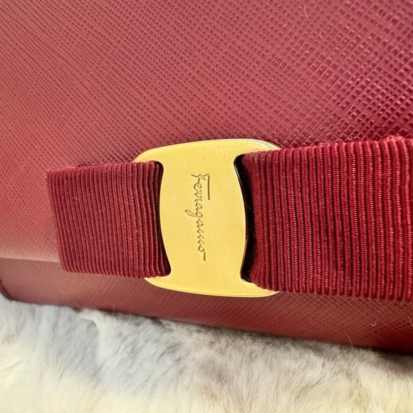 Salvatore Ferragamo Burgundy Leather Vara Bow Chain Shoulder Bag - Picture 5 of 12